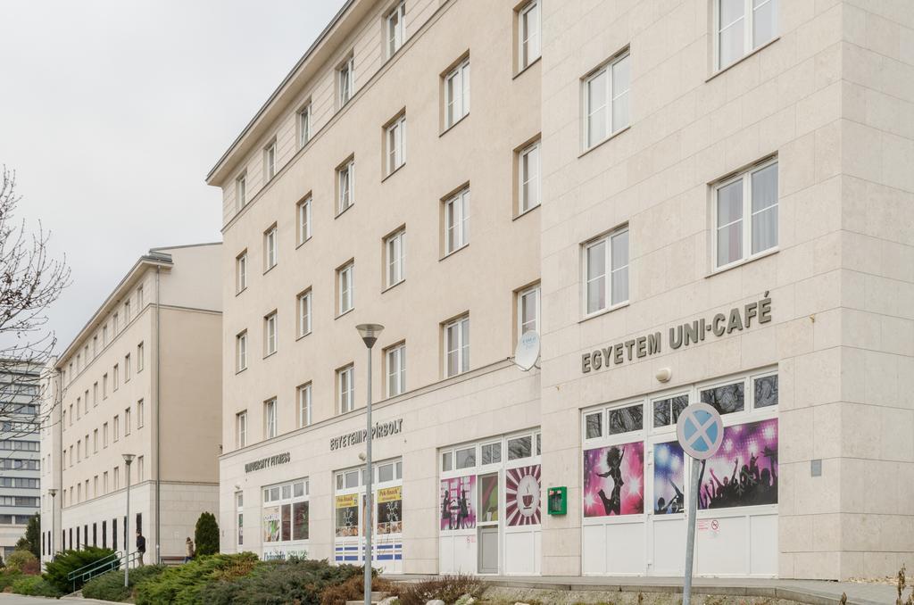 Uni-Hotel Diakotthon Miskolc Buitenkant foto