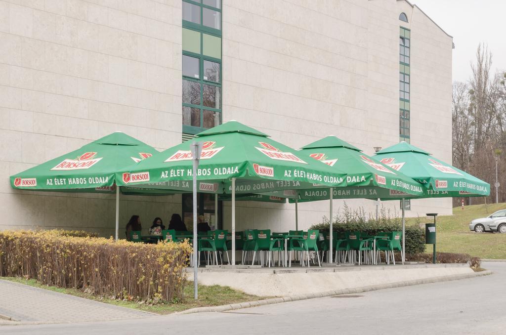 Uni-Hotel Diakotthon Miskolc Buitenkant foto