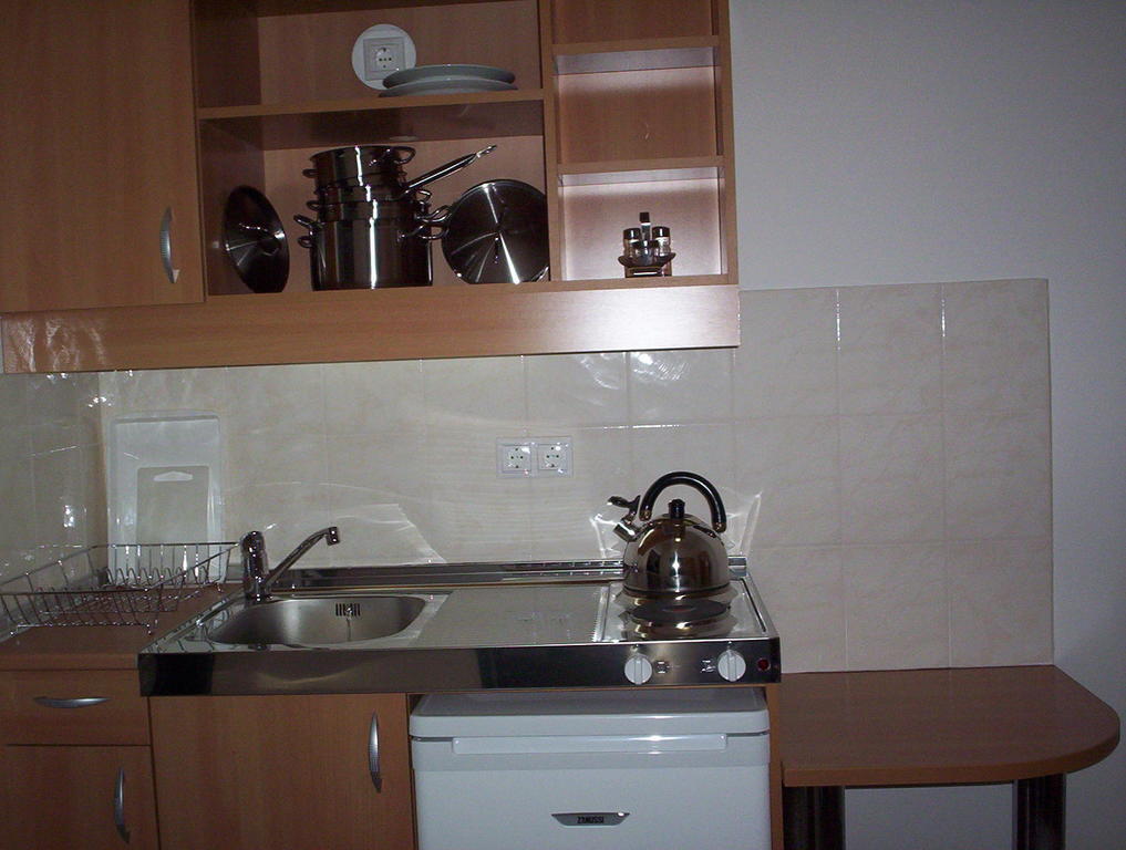 Uni-Hotel Diakotthon Miskolc Buitenkant foto