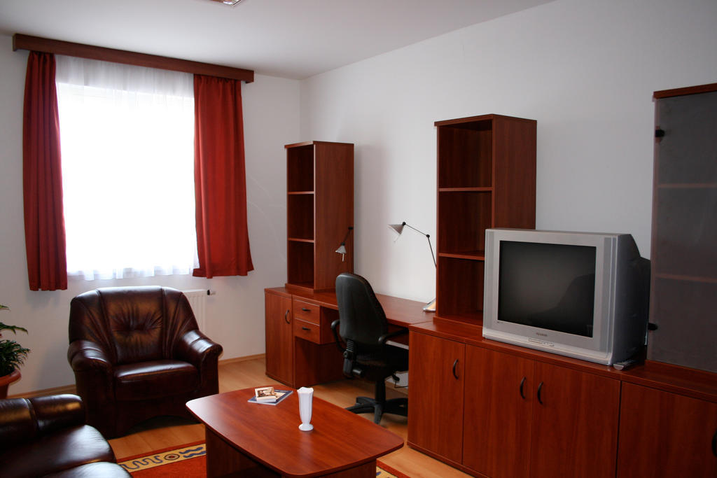 Uni-Hotel Diakotthon Miskolc Buitenkant foto