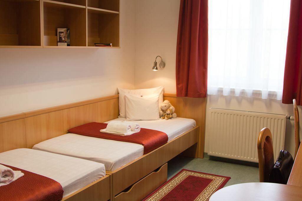 Uni-Hotel Diakotthon Miskolc Kamer foto